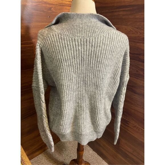 Time and Tru Gray Cable Knit V-Neck Collared Long Sleeve Sweater Size L (12-14) - Picture 6 of 9
